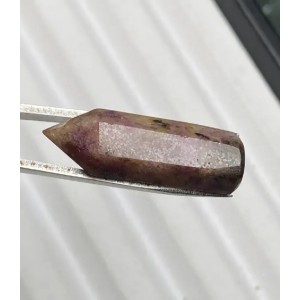 红硅硼铝钙石