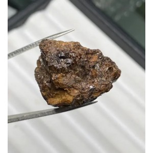 红硅硼铝钙石