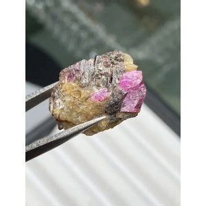 红硅硼铝钙石