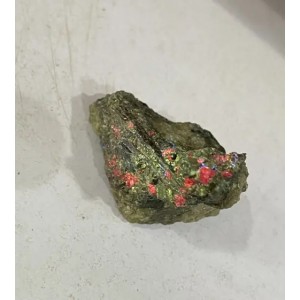 红硅硼铝钙石