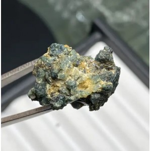 蓝硅硼钙石