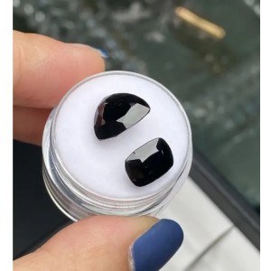 蓝硅硼钙石