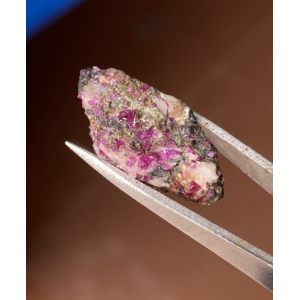 红硅硼铝钙石