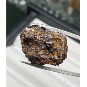 红硅硼铝钙石