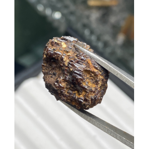 红硅硼铝钙石